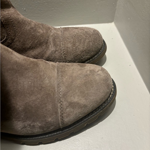 NWOT- New Ariat Stoneleigh waterproof brown suede zip boot - Picture 5 of 13